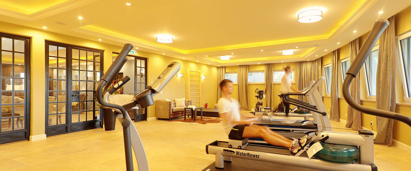 Fitnesscenter mit Seeblick