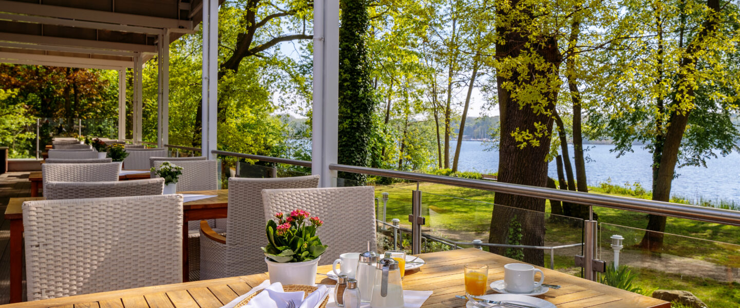 Seeterrasse vom INSELHOTEL Potsdam